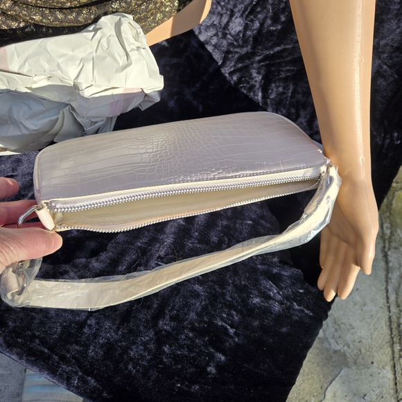 W.T.I. Design Vintage Style White Croc Embossed Shoulder Bag New - Picture 6 of 6